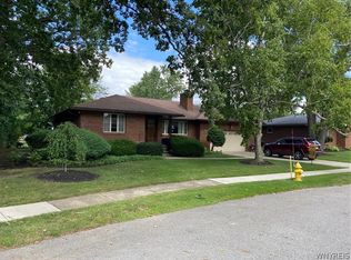 218 E Treehaven Rd, Cheektowaga, NY 14215