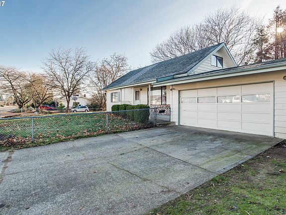 2nd image of 15507 NE 76th St