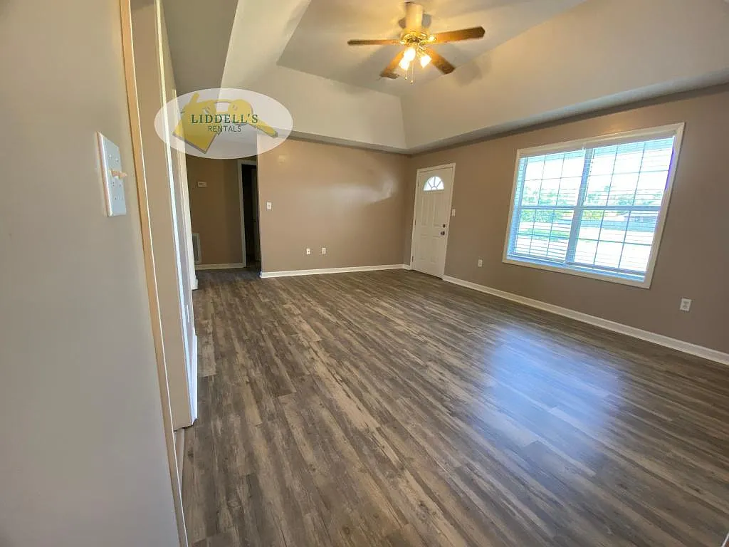 803 Kirkwood Dr — Photo 4