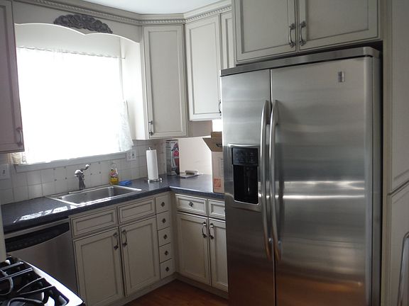 4th image of 99 Hollybrook Dr