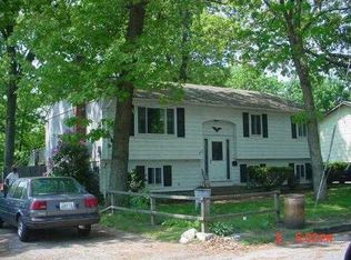 16 Smith St, Warwick, RI 02886