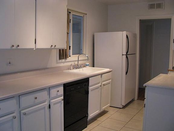 4th image of 3607 Hannett Ave NE