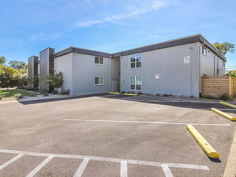 Brix Apartments — Photo 7