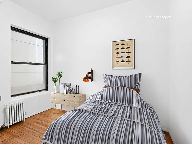 242 E 10th St #8 — Photo 4