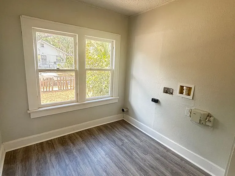 726 35th Ave S — Photo 12