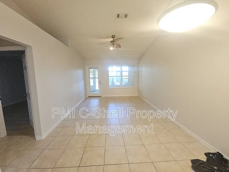 2 bed, 1.0 bath, 888 sqft, $1,195 — Photo 4