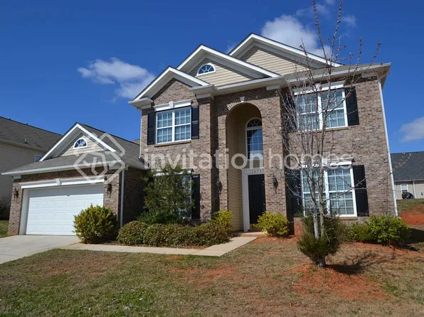 16733 Winston Oaks Ct, Charlotte, NC 28213