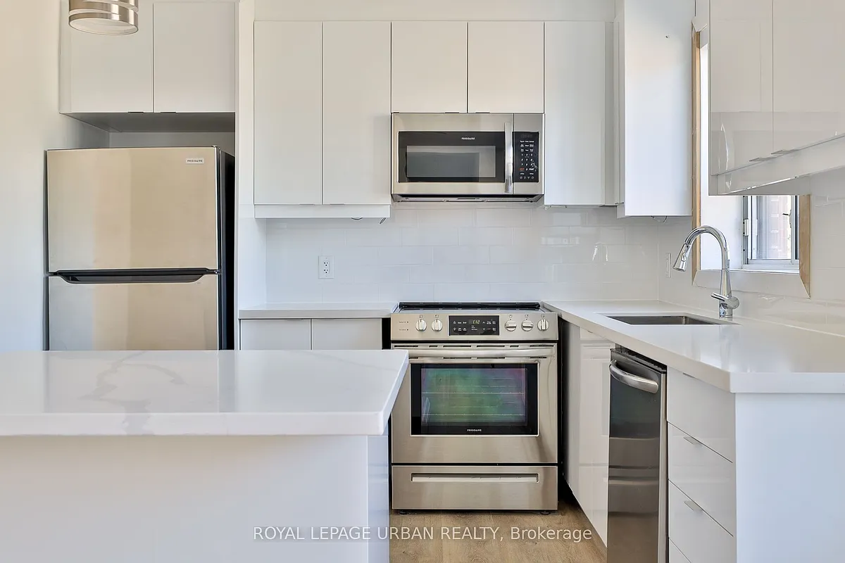 Building Photo - 2841 Keele St #8