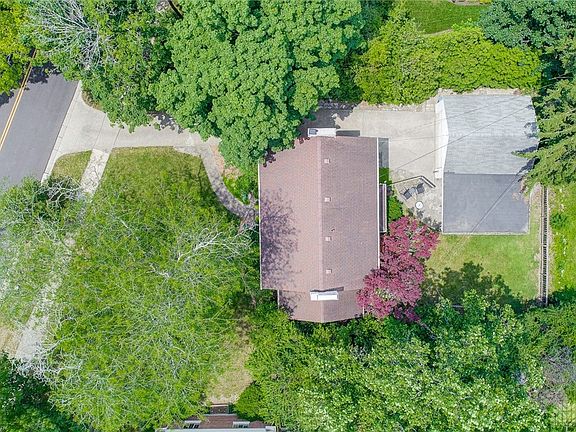 3rd image of 517 E Schantz Ave