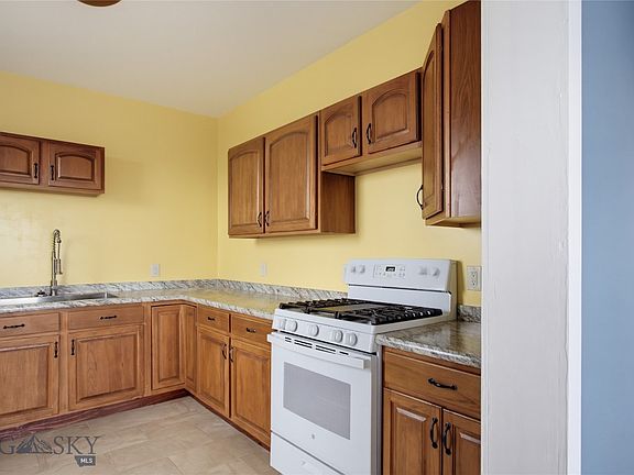 4th image of 141 W Pacific St