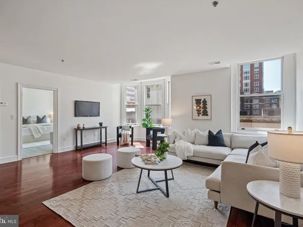 1811 Chestnut St #402, Philadelphia, PA 19103