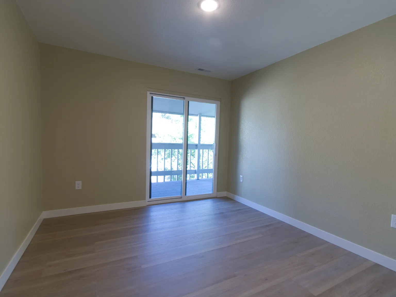 2 bed, 1019 sqft, $1,900 — Photo 4