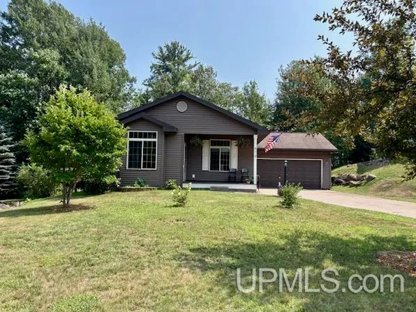 479 Stone Quarry Dr, Marquette, MI 49855