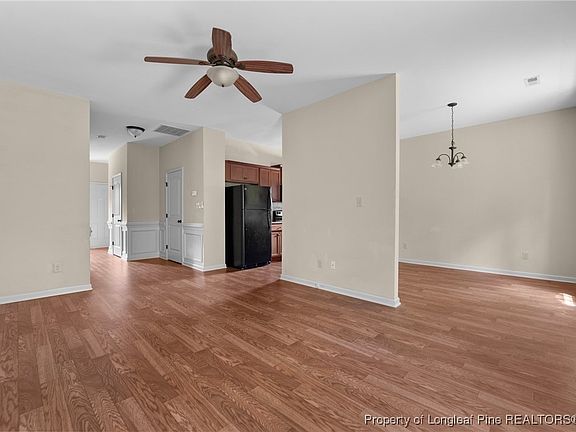 4th image of 111 Sherman Ct