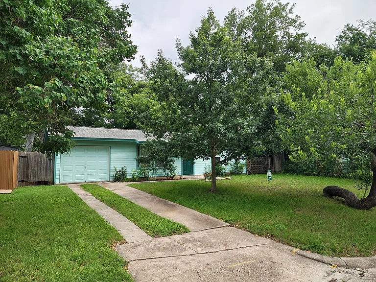 3207 Locke Ln — Photo 3