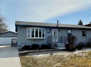 924 12th Ave NE, Aberdeen, SD 57401