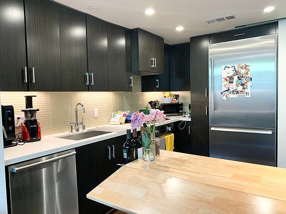 2nd image of 2655 Bush St #121