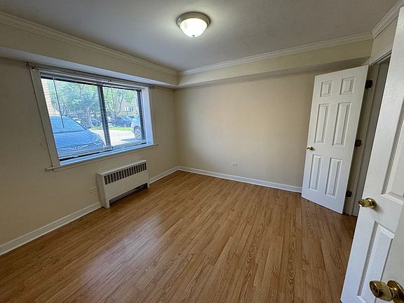 4th image of 2704 W Lunt Ave #104