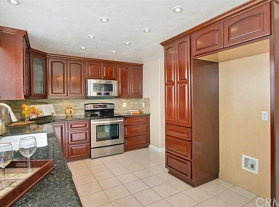 Stainless Steel/Black KitchenAid appliances, 5 Burner Range, Convection Oven, Kohler Sink