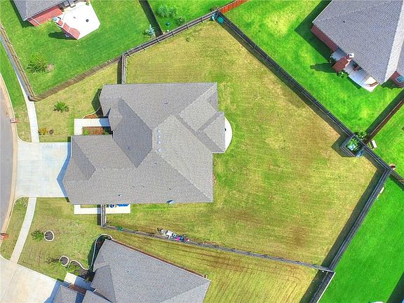 3rd image of 13608 Lark Ln