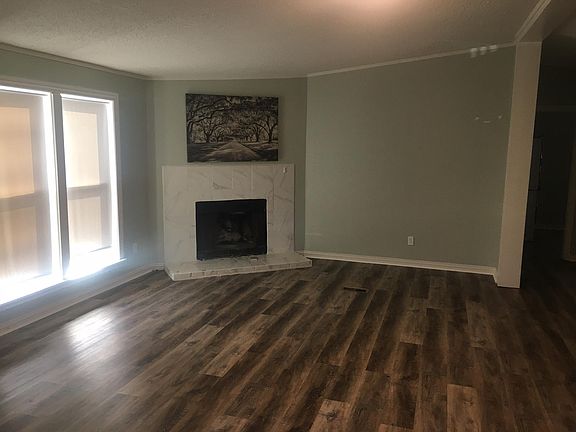 3rd image of 420 Oakdale Dr