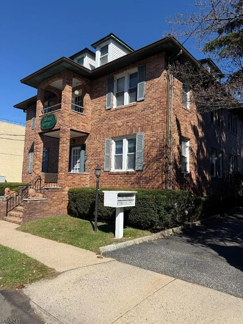2 bed, 1.0 bath, $2,800 — Photo 1