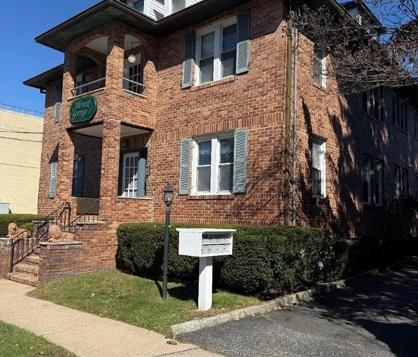 11 George St #3