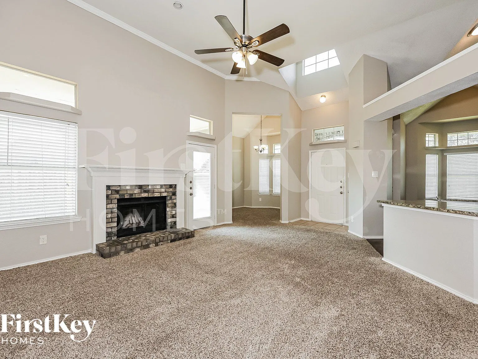 3 bed, 2.0 bath, 1404 sqft, $2,165 — Photo 2