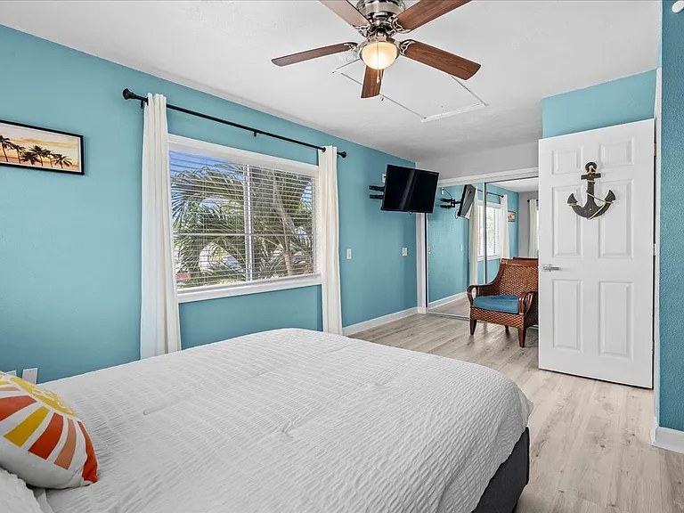 Spacious mirrored closets in both upstairs rooms