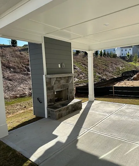 131 Parkwood Dr — Photo 3
