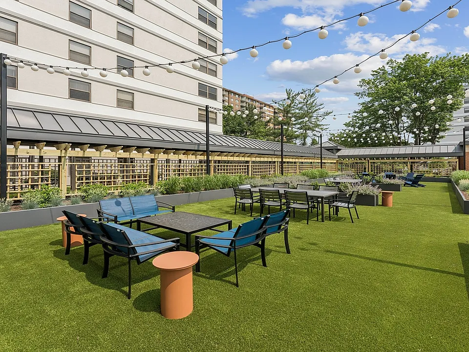 Enjoy your resident courtyard