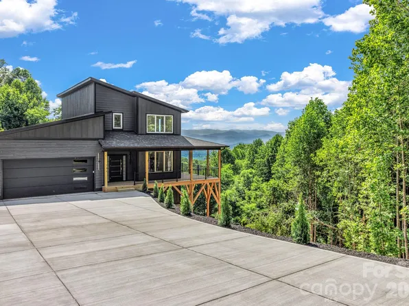 221 Coopers Dr, Hendersonville, NC 28739