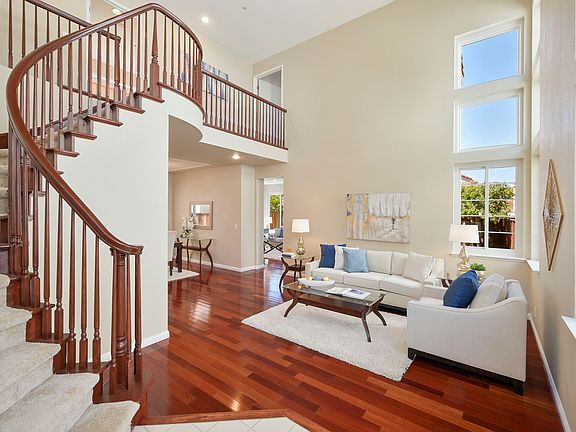 3rd image of 272 Cerro Dr