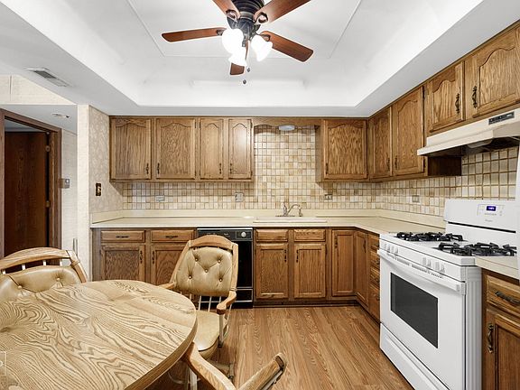 4th image of 4105 W 93rd Pl APT 1C