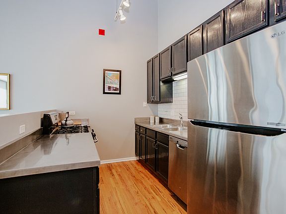 5th image of 1645 W Ogden Ave Unit 338