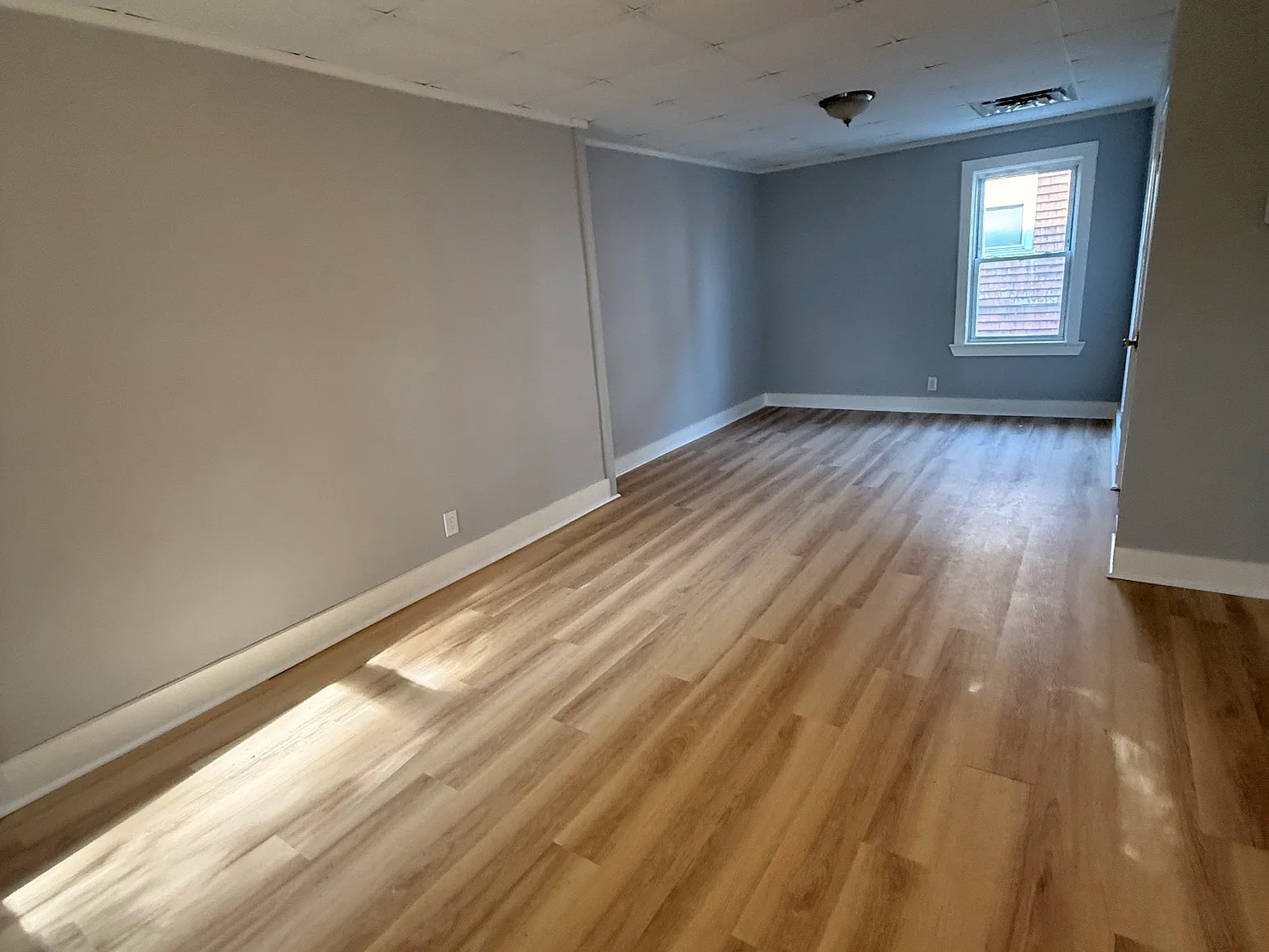 4 bed, 1300 sqft, $2,600 — Photo 3