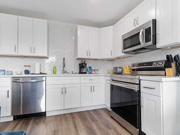 2615 Rosewood St — Photo 13