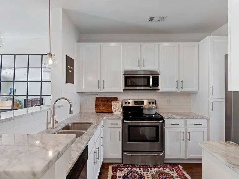 316 W Mill Dr — Photo 4