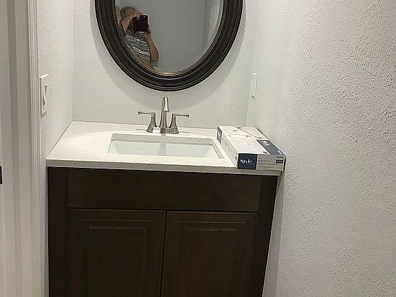 1/2 Bath