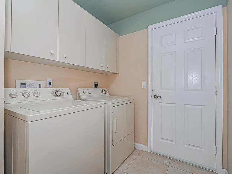 2135 S Maiden Ln — Photo 23