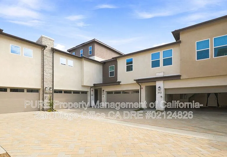 390 Baker St — Photo 1