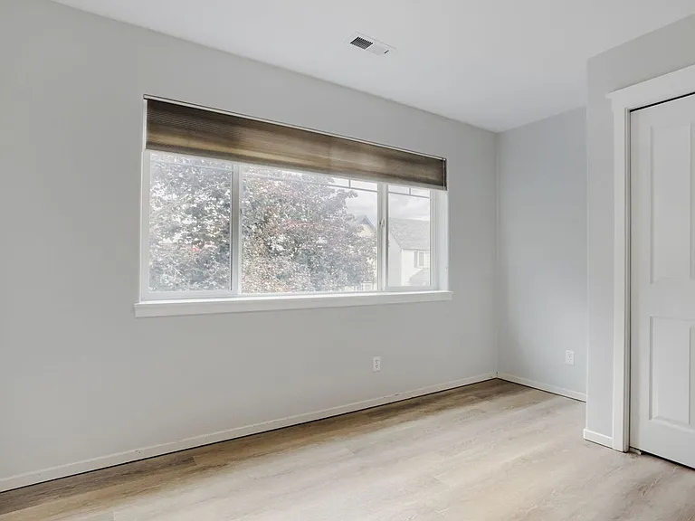 547 NE 61st Pl — Photo 18