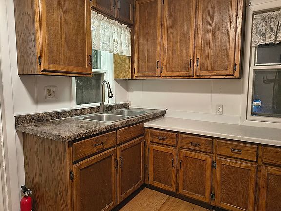 2nd image of 200 W Mill St