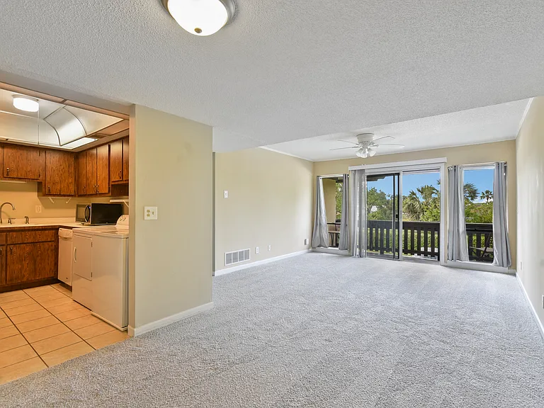 40 Club House Dr #207 — Photo 20