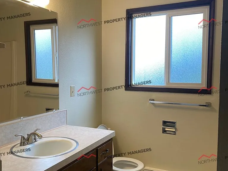 514 N Medcalf Ln #124 — Photo 8