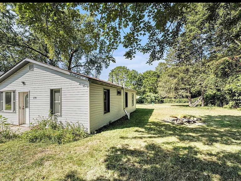 170 Kansas Ave — Photo 2