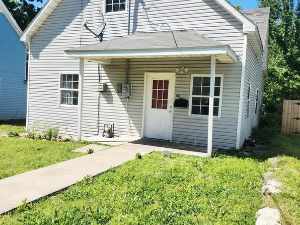 527 Walnut St, Carthage, MO 64836