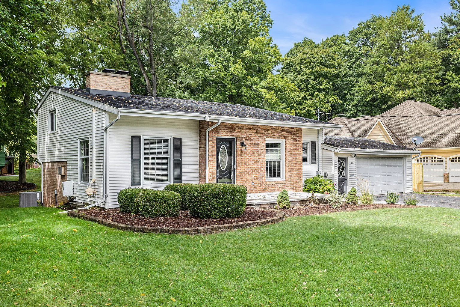 333 N Grand St photo 1