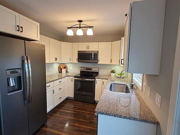 5th image of 1005 E Main St