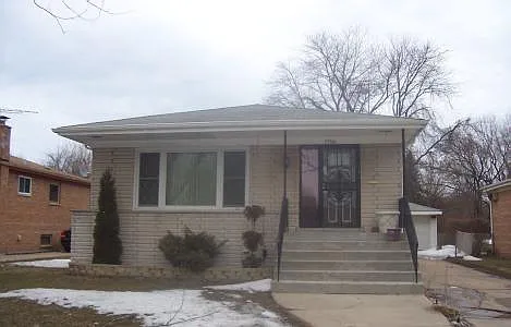 15561 Madison Ave photo 1